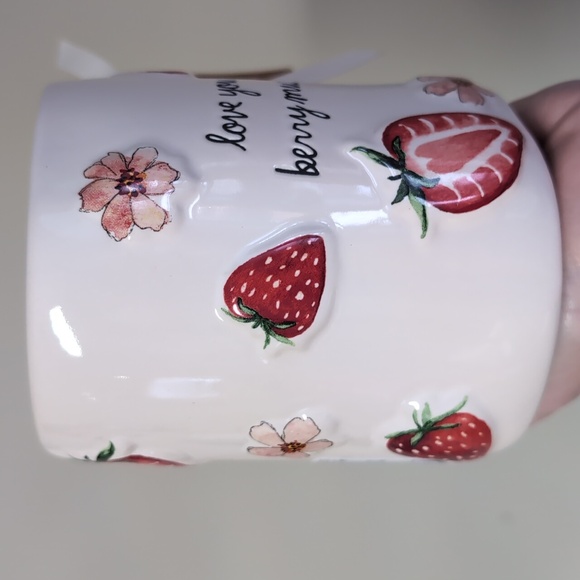 ❌SOLD❌Rae Dunn LOVE YOU BEERY MUCH Valentine's Day Mug, Strawberry Detail 🍓 - Picture 3 of 6